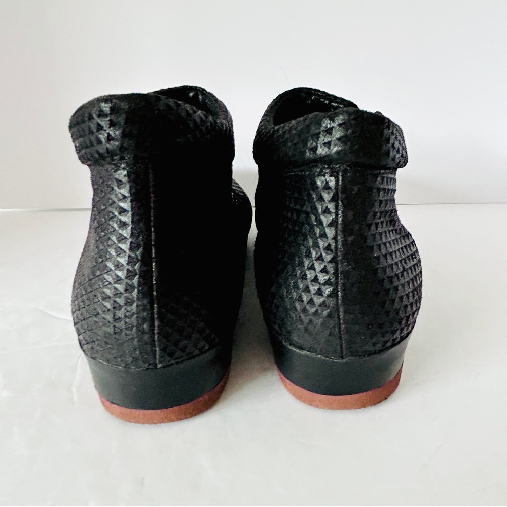 Shoe - Picture 7 of 10